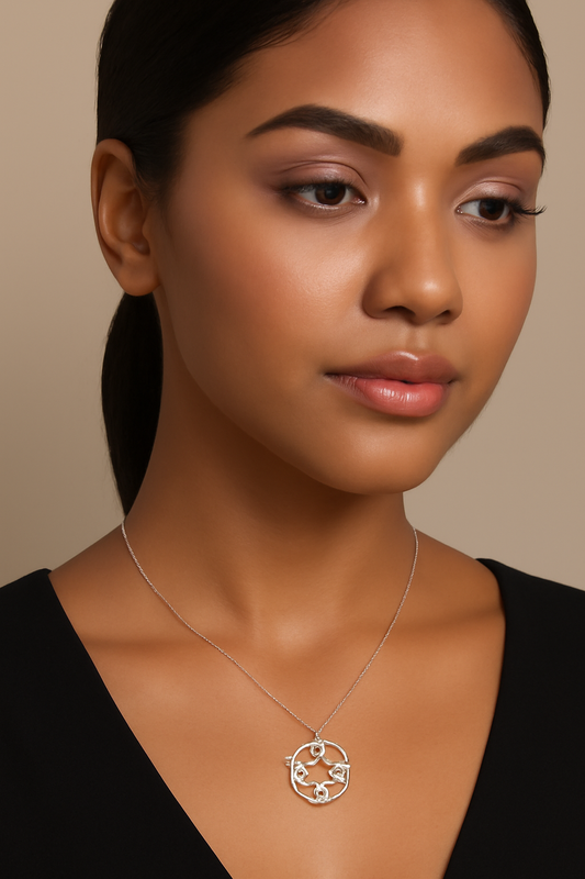 Silver Garden o Love Circle Necklace